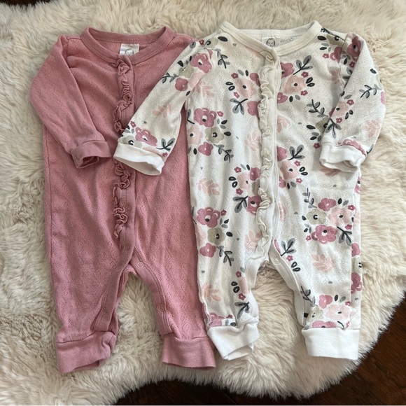 Gerber Other - Bundle of 2 Gerber Organic Snap Pointelle Knit Ruffled Playsuits 0-3M